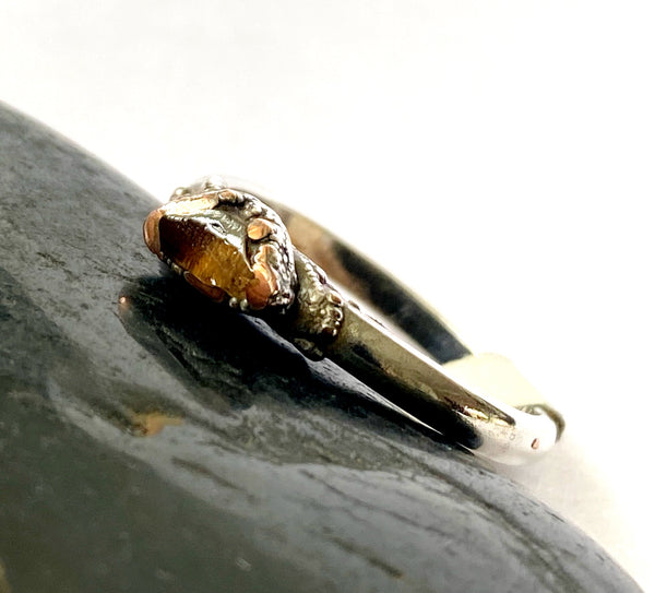 Rubyvale Sapphire  untreated sapphire ring in  silver and copper .UK ring size K 1/2, US 5 3/8 - Glitter and Gem Jewellery