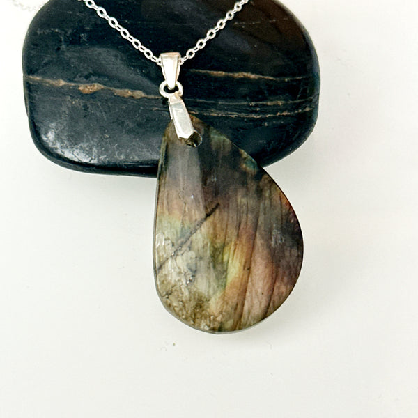 Labradorite Silver Pendant Necklace
